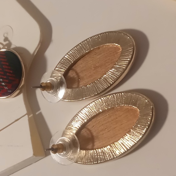 4 pair of assorted earrings all like new - Picture 6 of 10